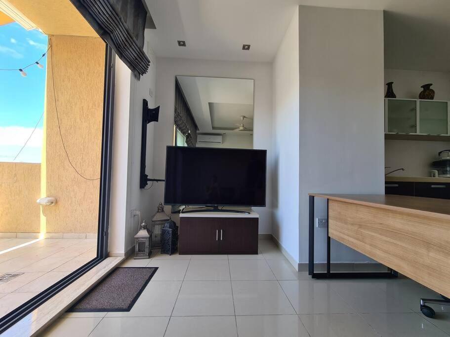 2 Bedroom Seafront Duplex Penthouse In The Heart Of Spinola Bay Saint Julian's Exterior foto