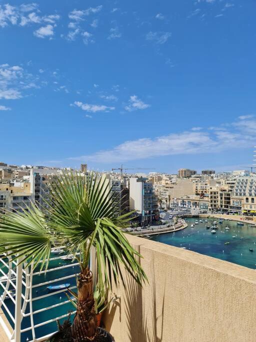 2 Bedroom Seafront Duplex Penthouse In The Heart Of Spinola Bay Saint Julian's Exterior foto