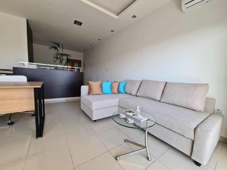 2 Bedroom Seafront Duplex Penthouse In The Heart Of Spinola Bay Saint Julian's Exterior foto