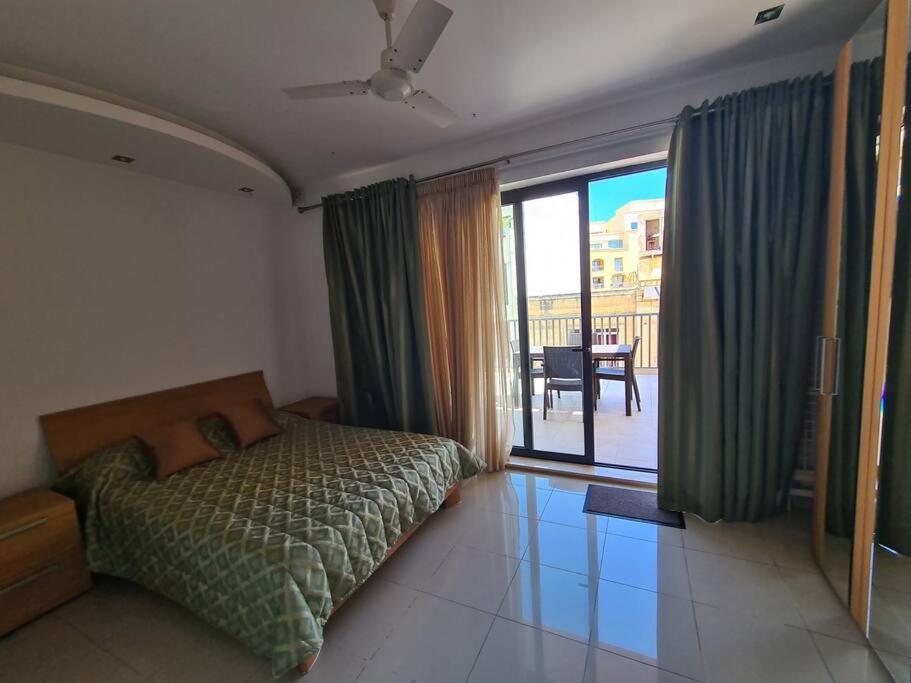 2 Bedroom Seafront Duplex Penthouse In The Heart Of Spinola Bay Saint Julian's Exterior foto