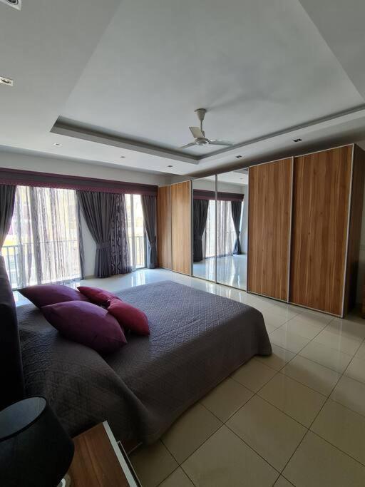 2 Bedroom Seafront Duplex Penthouse In The Heart Of Spinola Bay Saint Julian's Exterior foto