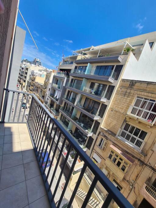 2 Bedroom Seafront Duplex Penthouse In The Heart Of Spinola Bay Saint Julian's Exterior foto