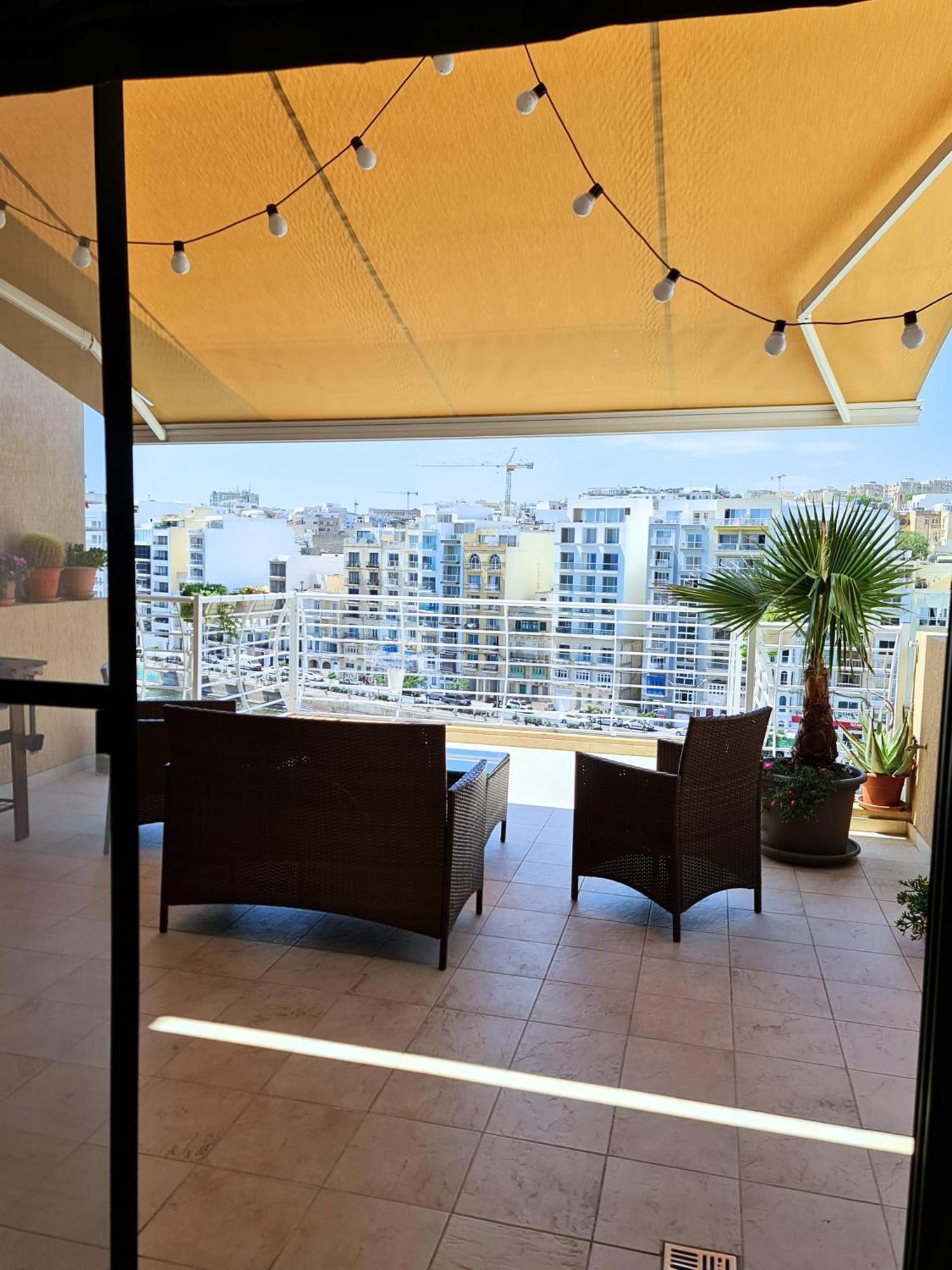 2 Bedroom Seafront Duplex Penthouse In The Heart Of Spinola Bay Saint Julian's Exterior foto