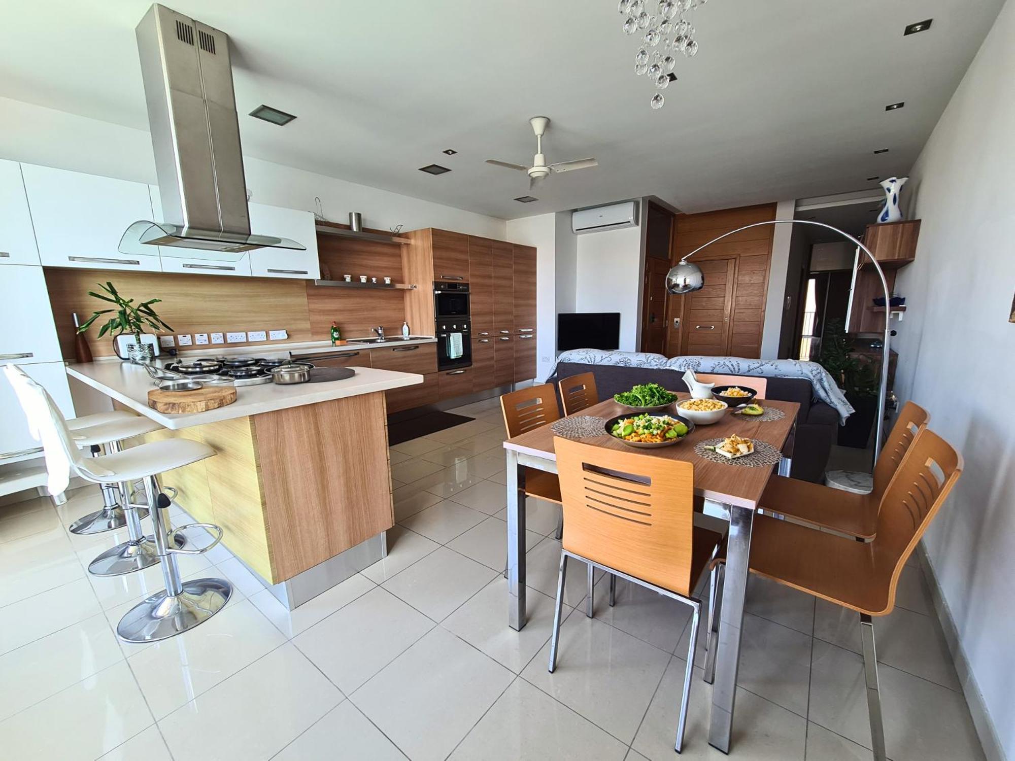 2 Bedroom Seafront Duplex Penthouse In The Heart Of Spinola Bay Saint Julian's Exterior foto