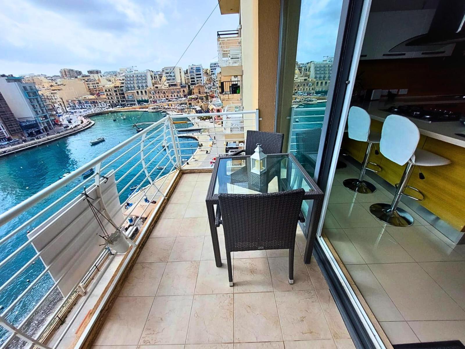 2 Bedroom Seafront Duplex Penthouse In The Heart Of Spinola Bay Saint Julian's Exterior foto