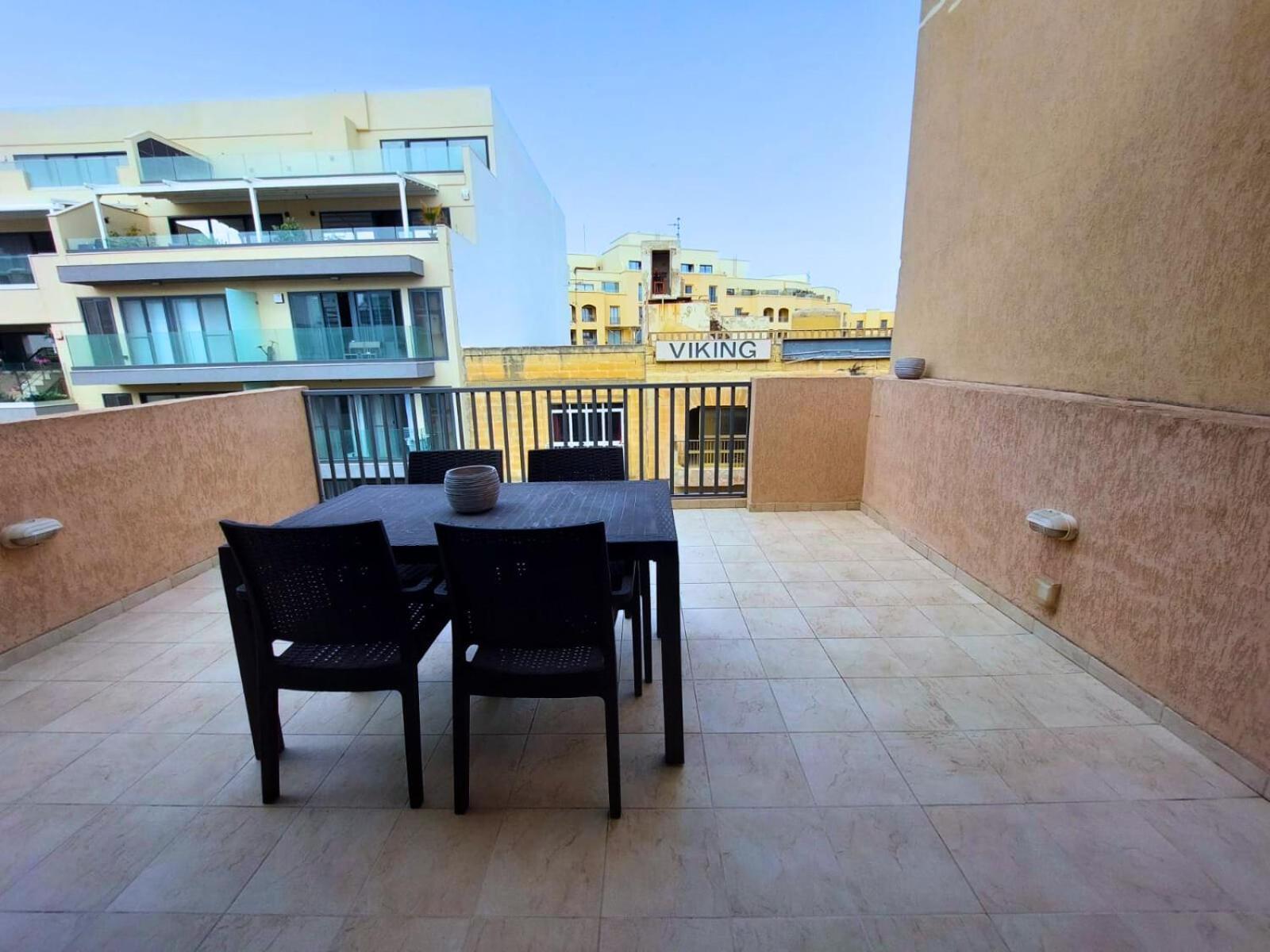 2 Bedroom Seafront Duplex Penthouse In The Heart Of Spinola Bay Saint Julian's Exterior foto